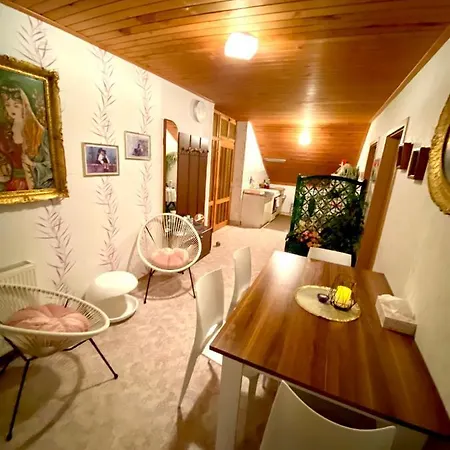 Casa Erceg Vincit Omnia 스크라딘