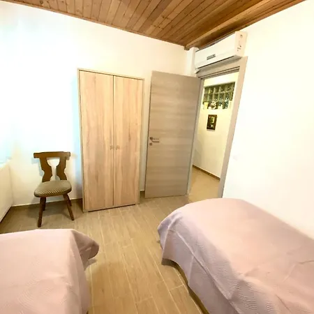 Casa Erceg Vincit Omnia 스크라딘